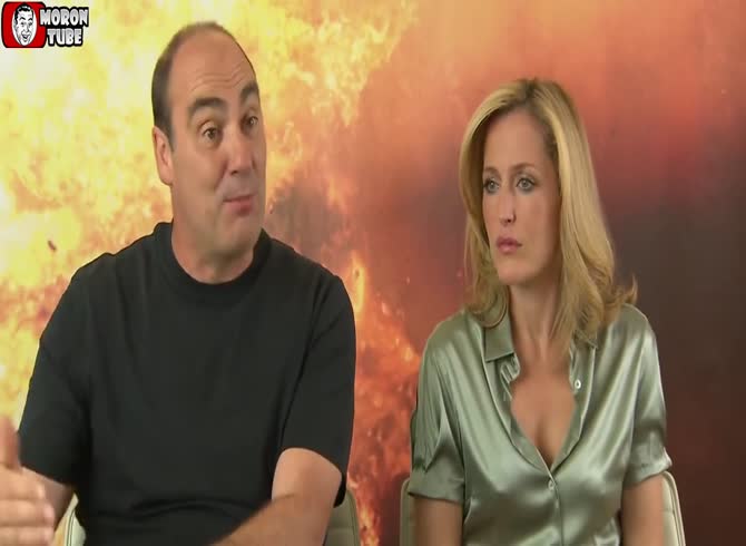 Video :This interview is being ruined by Gillian Anderson's nipples!